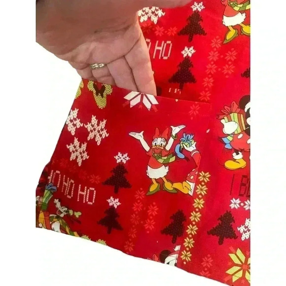Disney Christmas Scrub Top Red Mickey Pluto Size Medium M Pockets Vneck NWT‎ - Picture 8 of 10